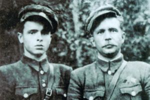 Андрій Михалевич - Кос (праворуч) з охоронцем Савелієм Петруком - Ярославом